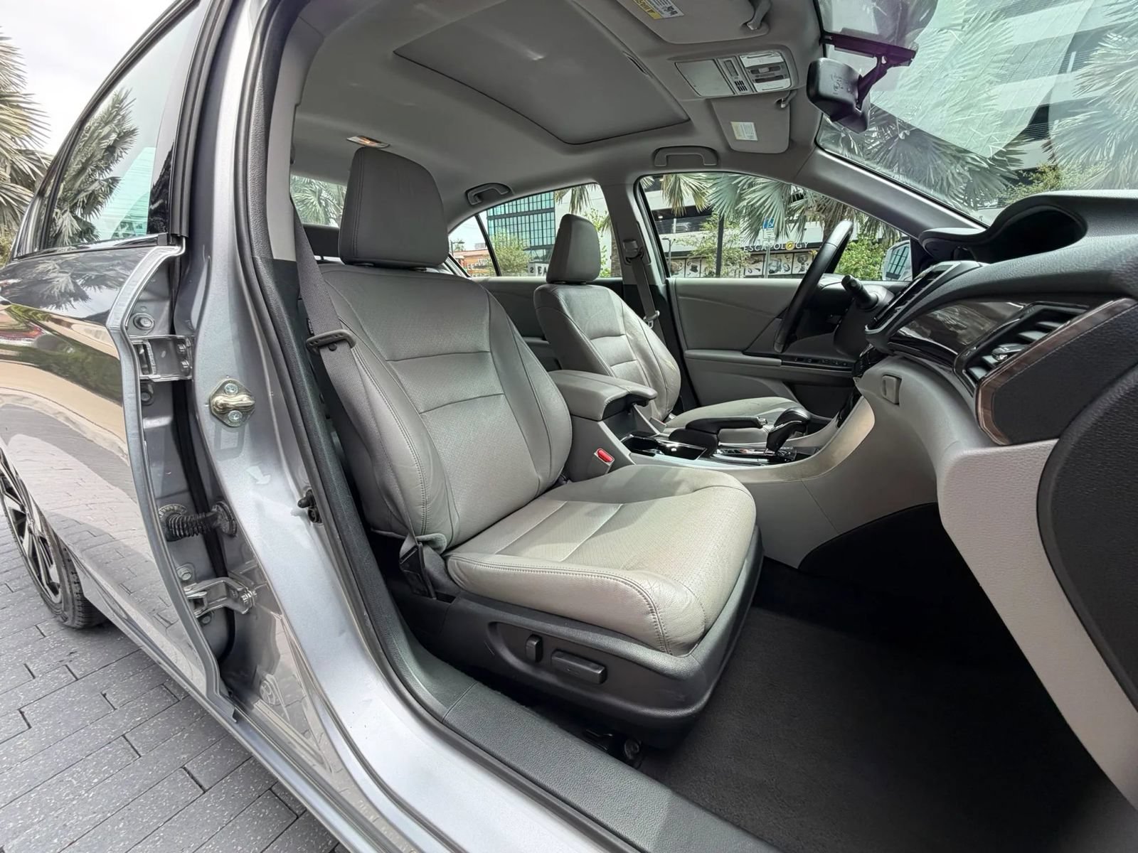 Used 2017 Honda Accord EX-L image 18