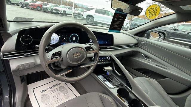 Used 2025 Hyundai Elantra SEL FWD image 13