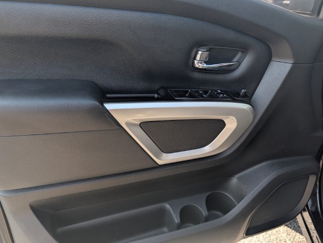 Used 2020 Nissan Titan SV w/ SV Convenience Package RWD image 17
