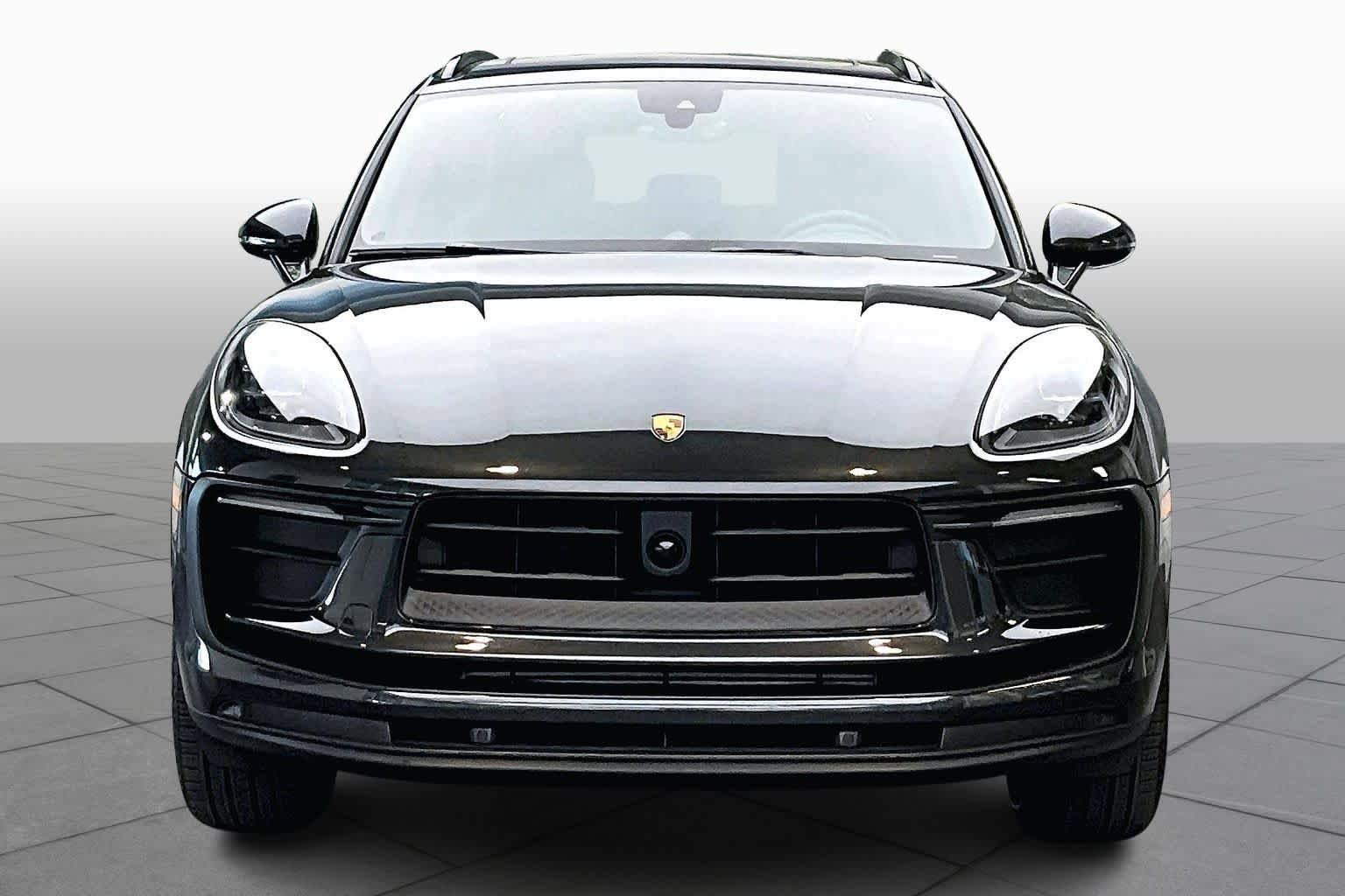 Used 2025 Porsche Macan image 4