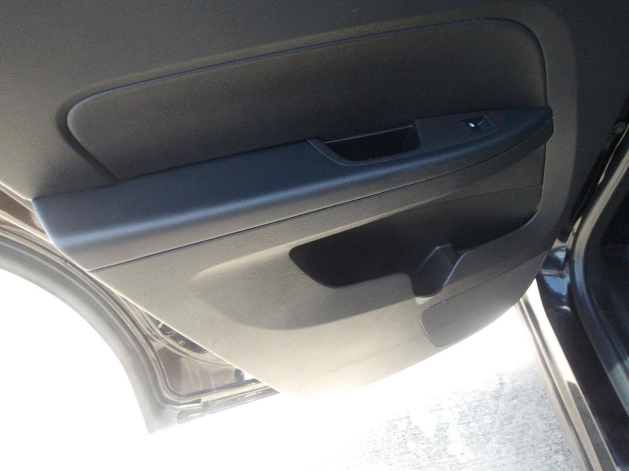 Used 2015 Chevrolet Equinox LT FWD image 16