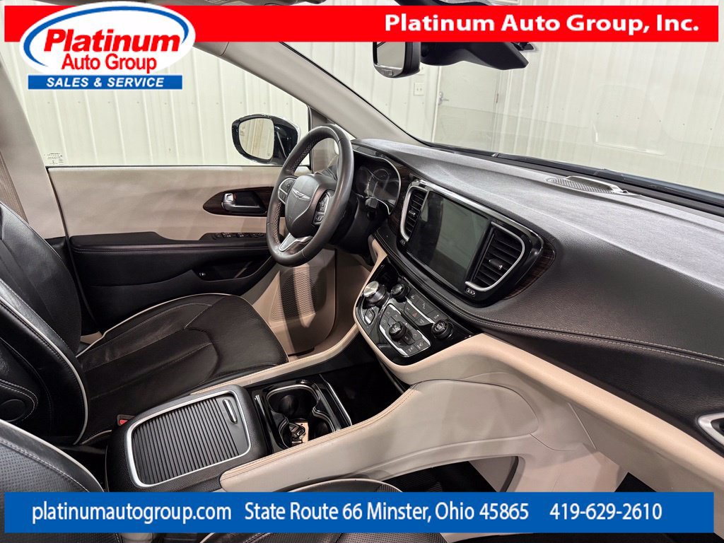 Used 2023 Chrysler Pacifica Limited FWD image 42