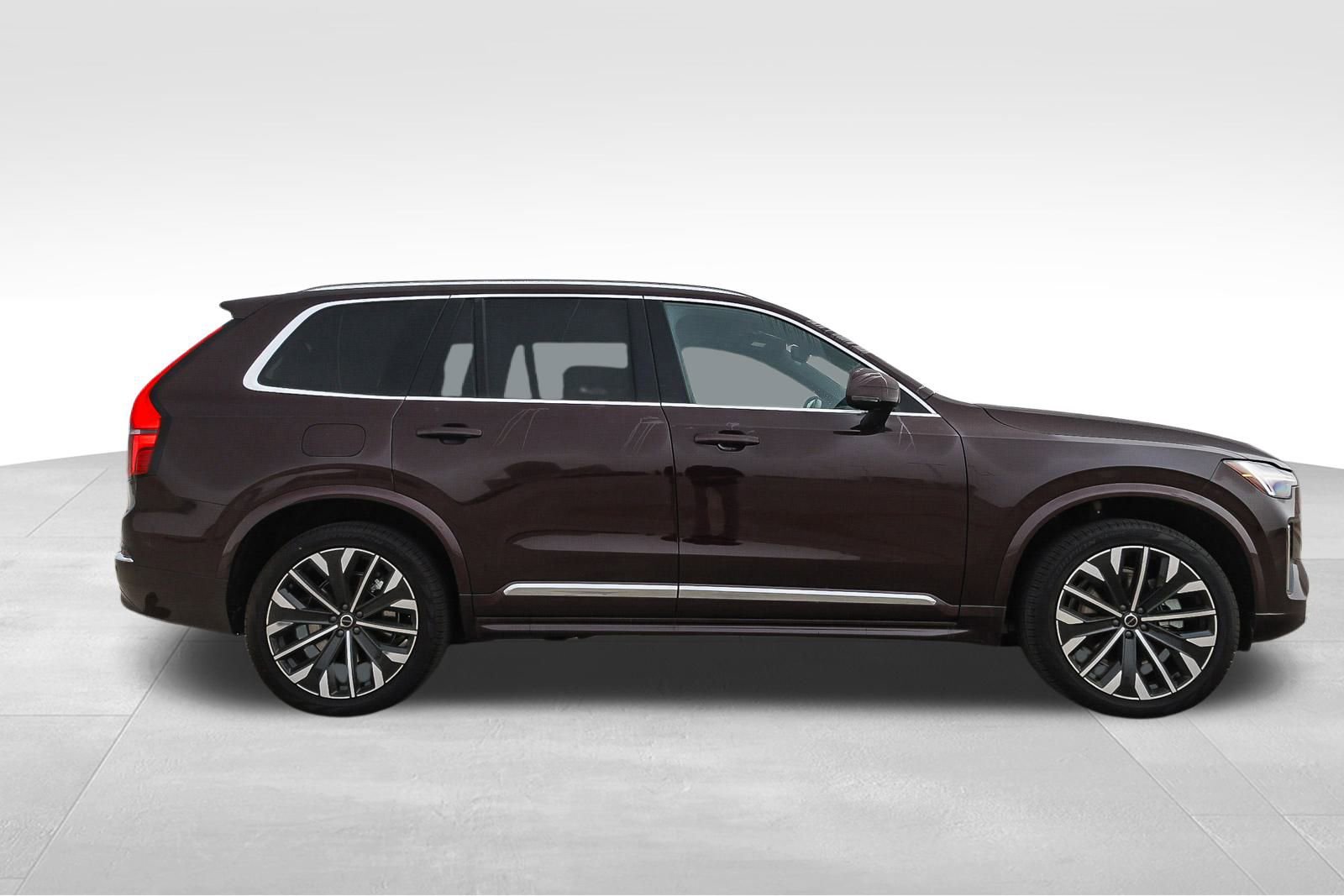 New 2025 Volvo XC90 B6 Core w/ Climate Package image 4