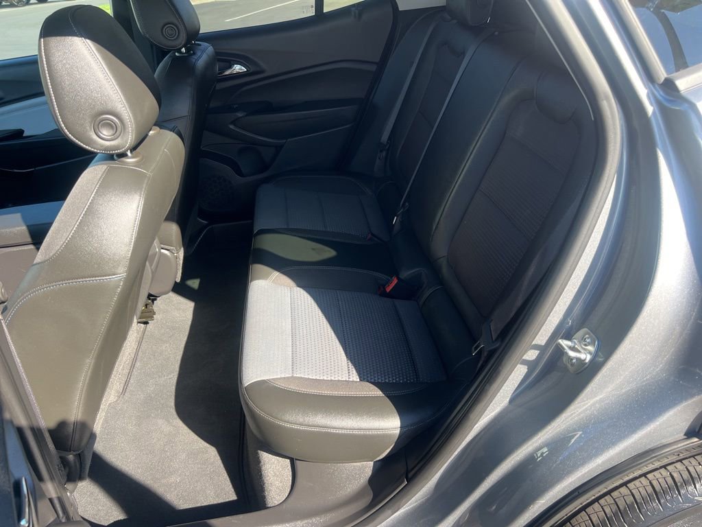 Used 2025 Chevrolet Trax LT FWD image 25