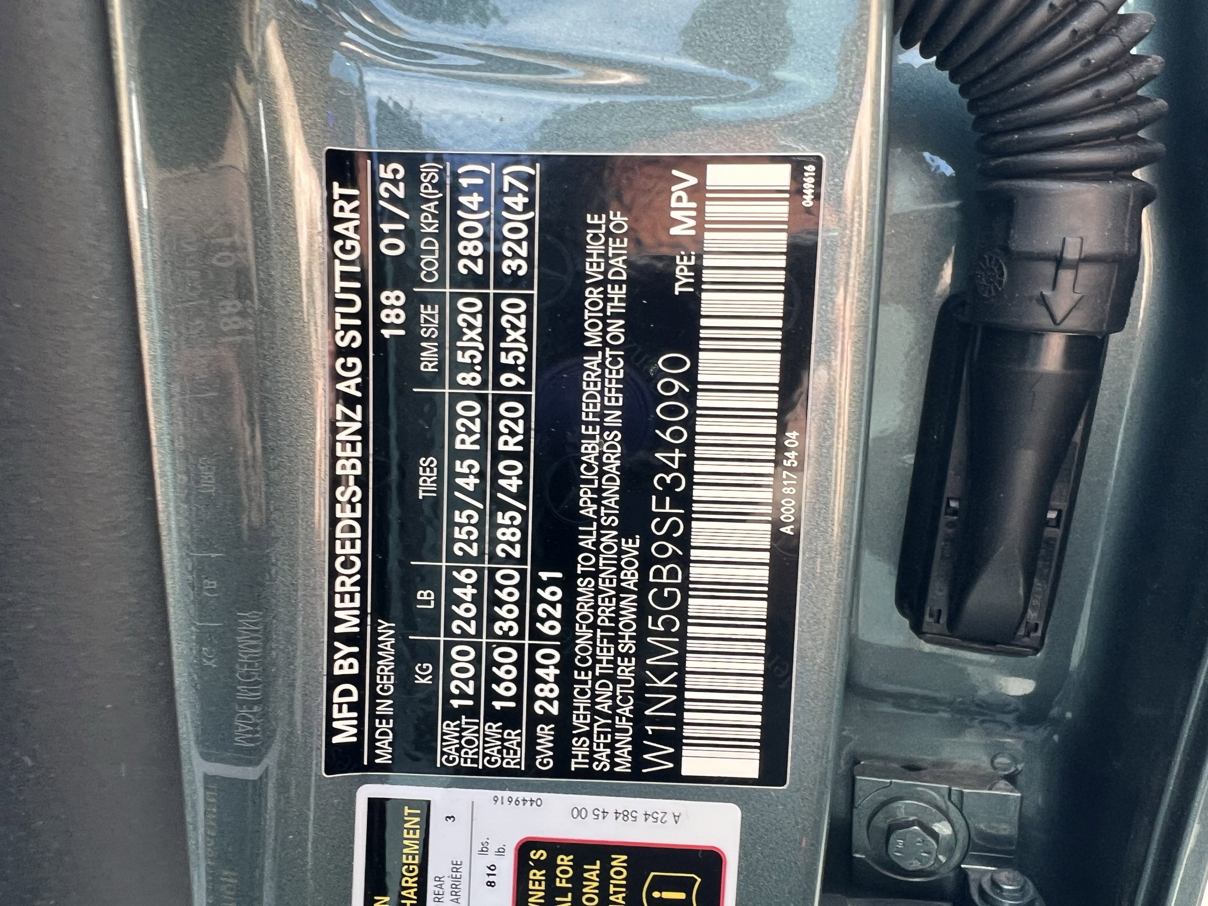 Used 2025 Mercedes-Benz GLC 350e 4MATIC image 37