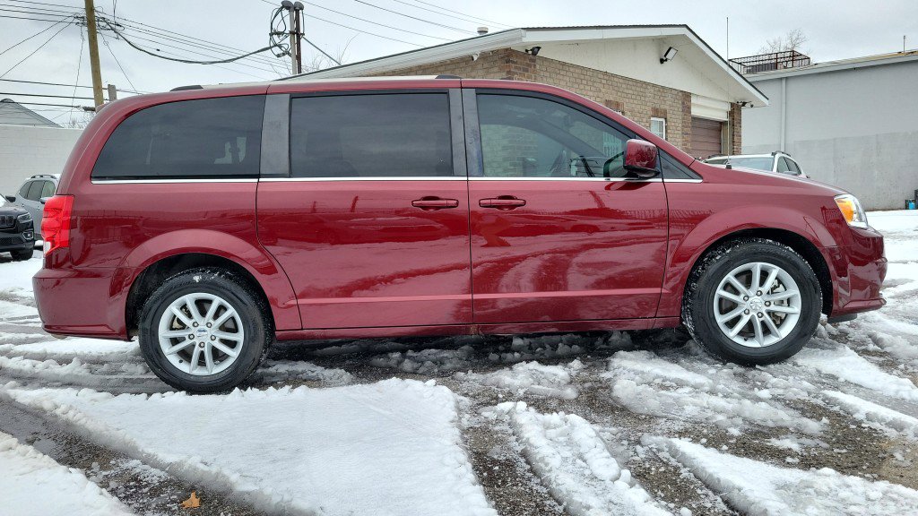 Used 2019 Dodge Grand Caravan SXT w/ Rear Park Assist Package image 6