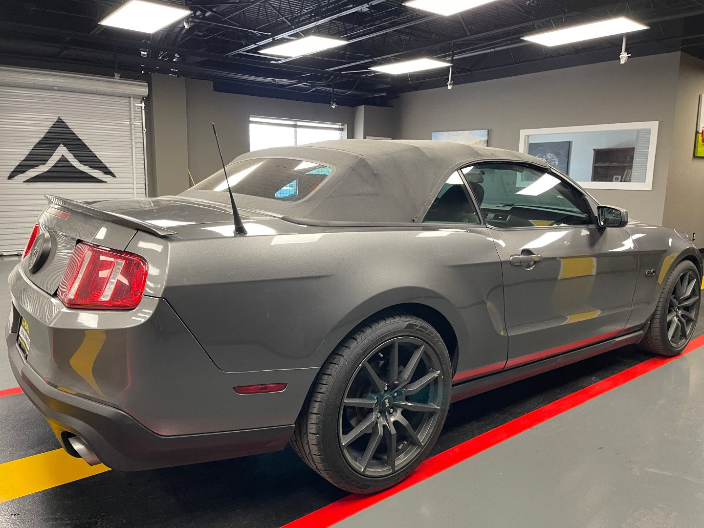 Used 2011 Ford Mustang GT RWD image 23