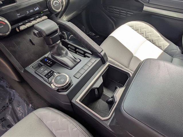 Used 2025 Toyota Tacoma SR5 AWD/4WD image 17
