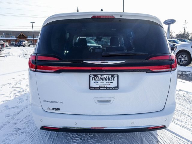 Used 2023 Chrysler Pacifica Touring-L image 11