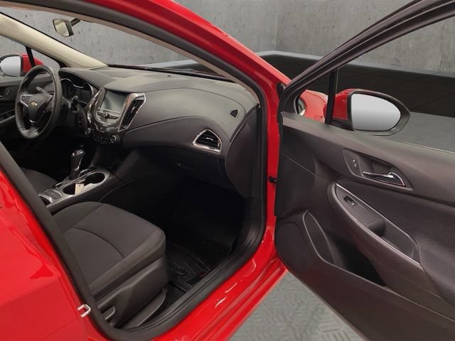Used 2017 Chevrolet Cruze LT w/ Convenience Package FWD image 20