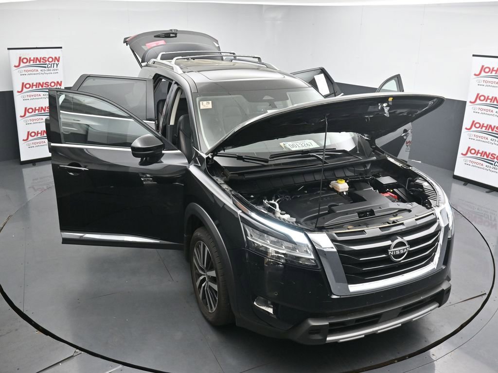 Used 2024 Nissan Pathfinder Platinum w/ Cargo Package image 46