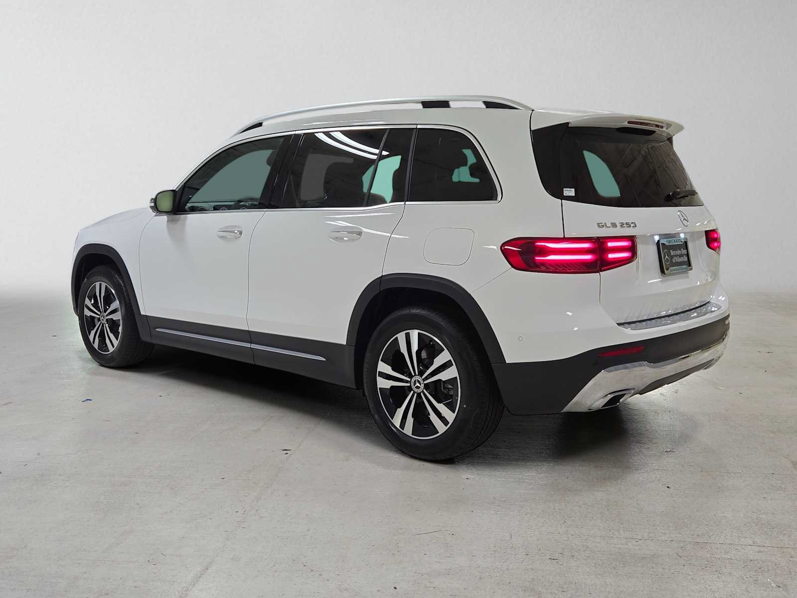 New 2026 Mercedes-Benz GLB 250 4MATIC image 5