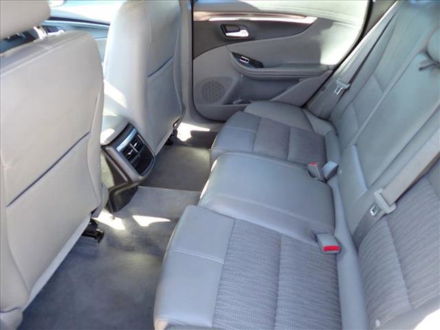 Used 2015 Chevrolet Impala LT w/ Convenience Package image 8