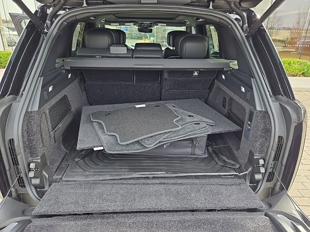 Used 2025 Land Rover Range Rover Autobiography image 19