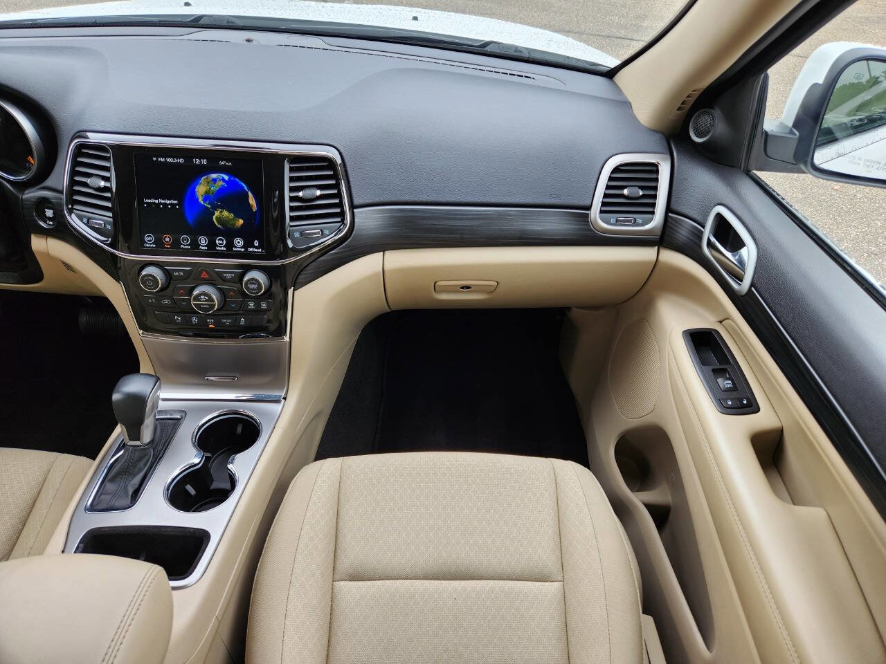 Used 2022 Jeep Grand Cherokee Laredo E image 17