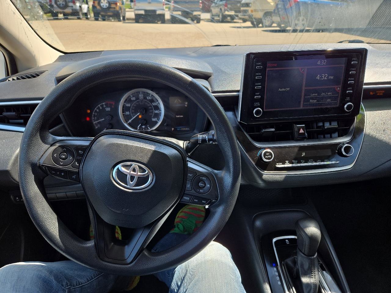 Used 2020 Toyota Corolla LE FWD image 8