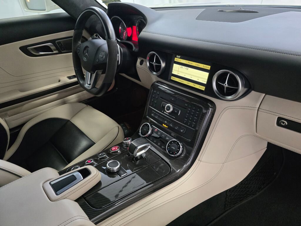 Used 2012 Mercedes-Benz SLS AMG Roadster image 22
