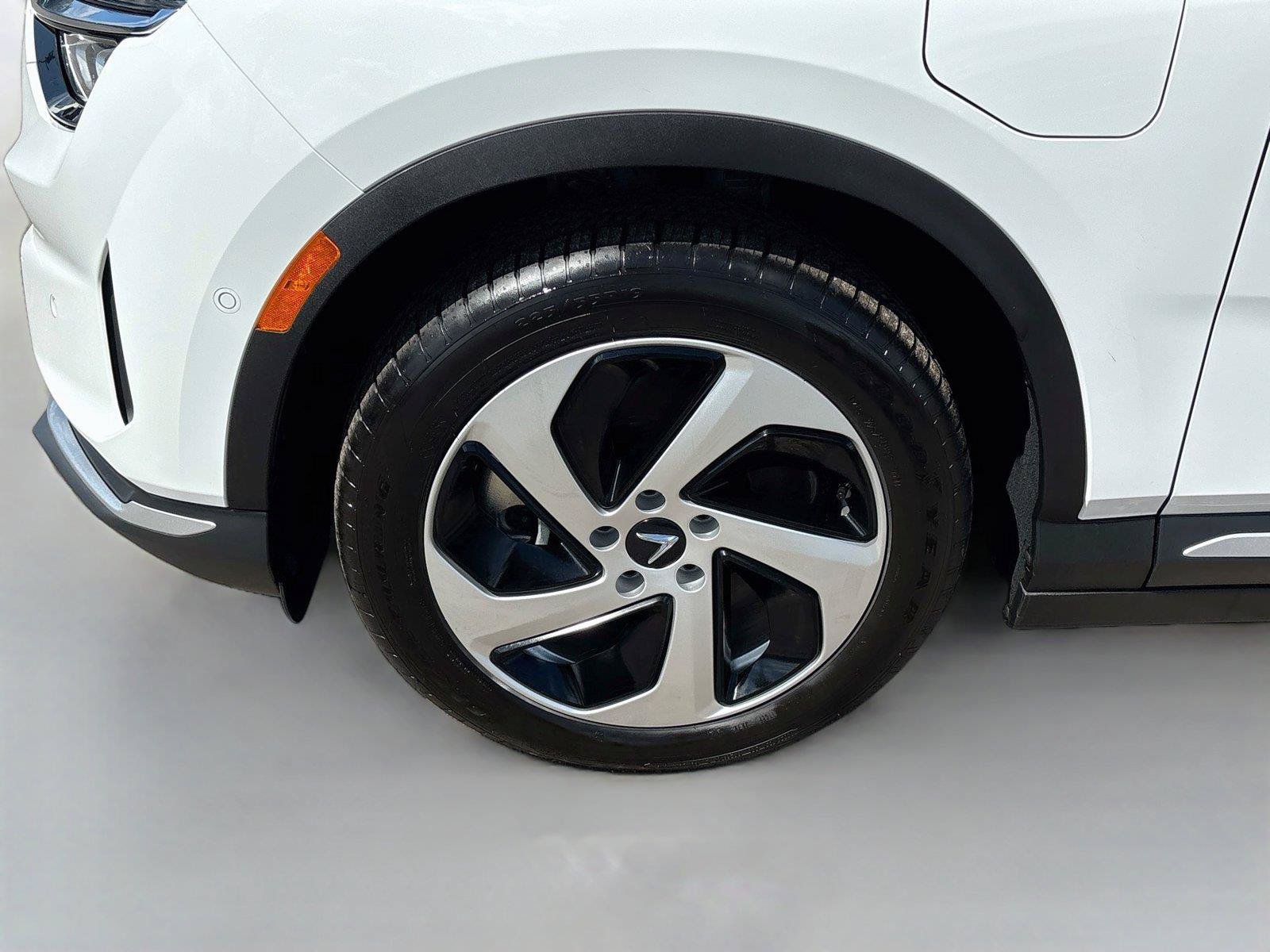New 2027 VinFast VF 8 Eco AWD/4WD image 30