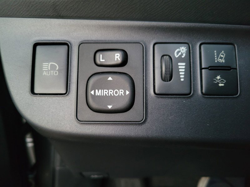 Used 2018 Toyota Prius C Two image 33