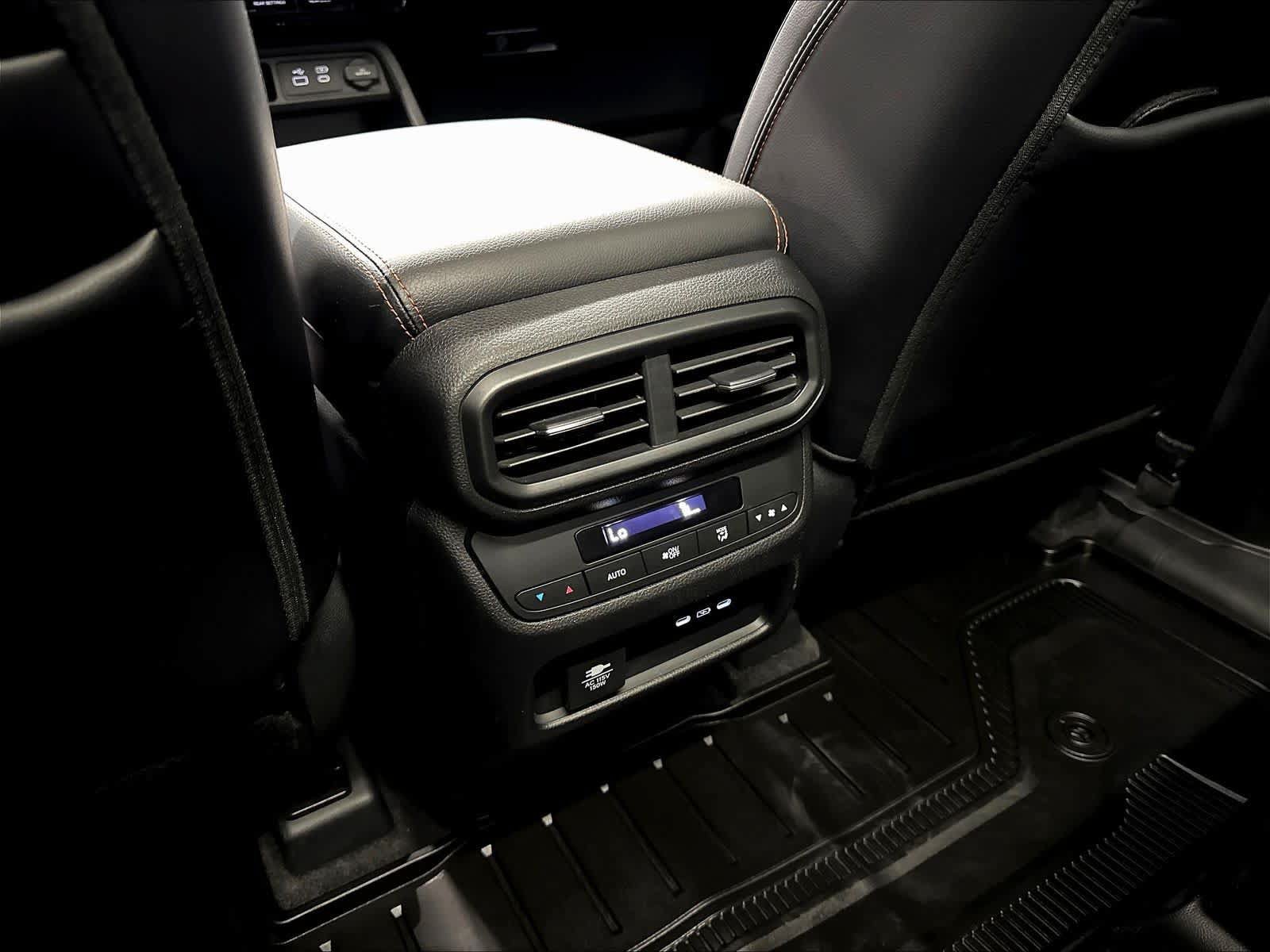 Used 2025 Honda Pilot TrailSport image 34