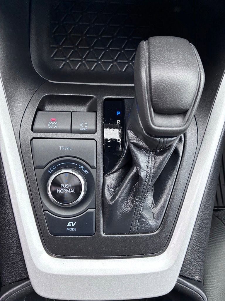 Used 2021 Toyota RAV4 LE AWD/4WD image 34