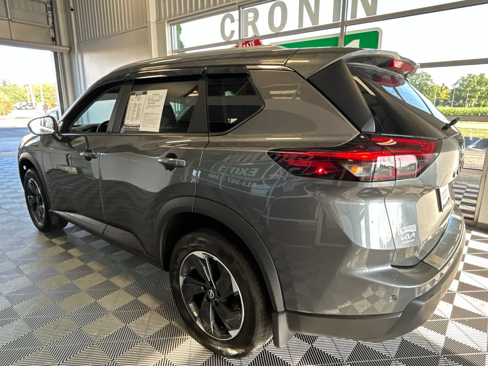 Used 2025 Nissan Rogue SV w/ SV Premium Package AWD/4WD image 4