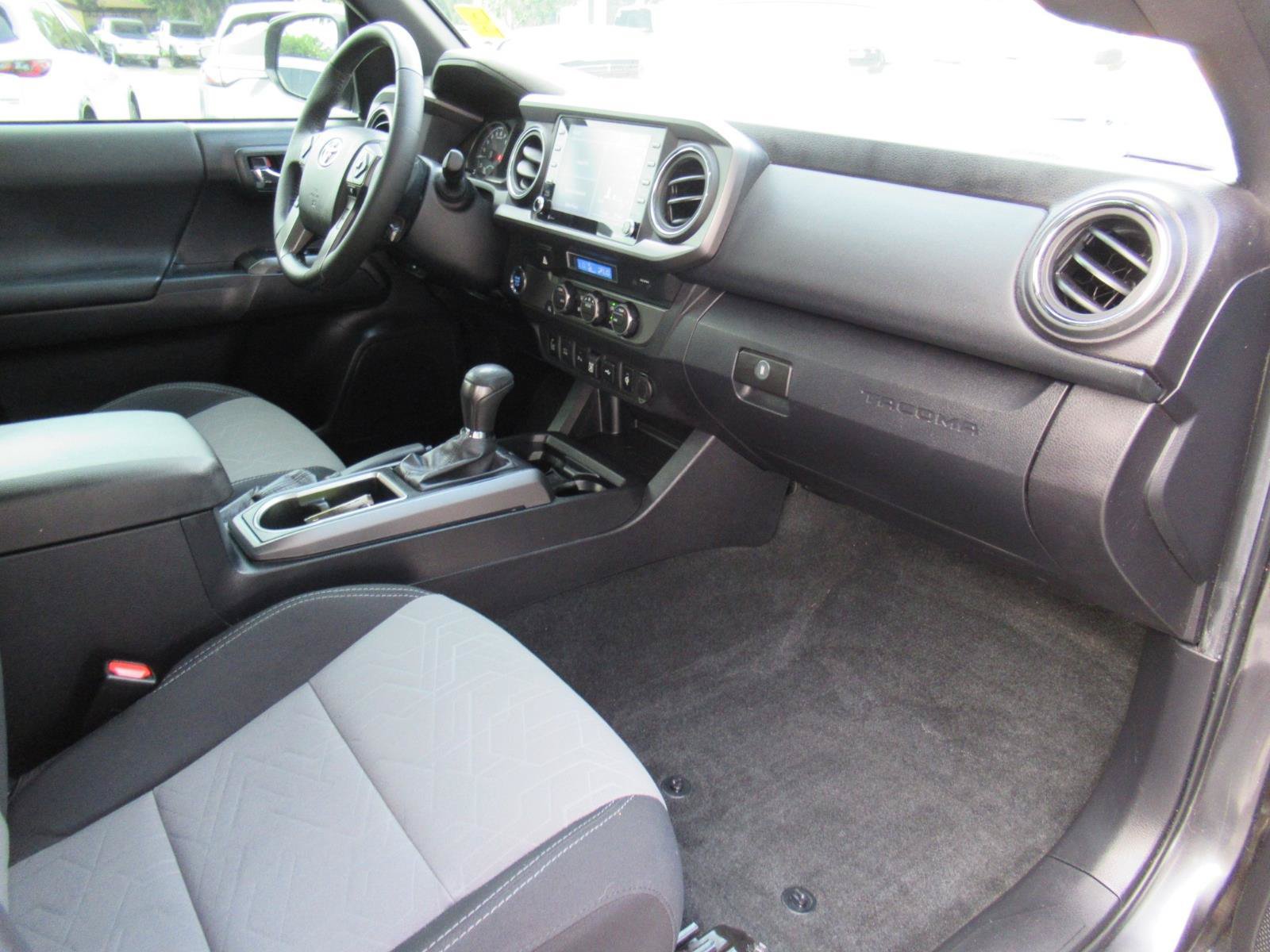 Used 2022 Toyota Tacoma TRD Sport w/ Technology Package RWD image 10
