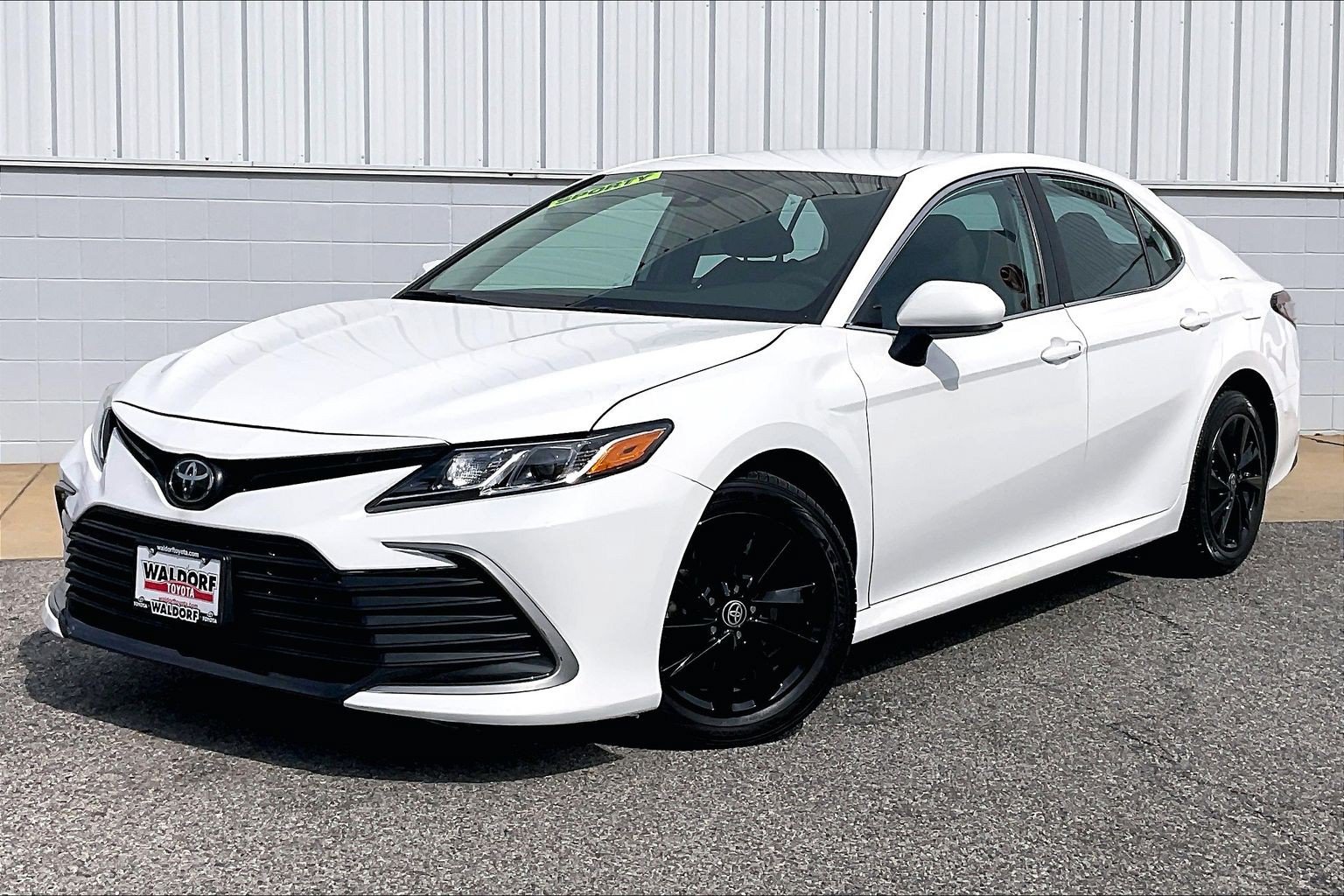 Used 2024 Toyota Camry LE FWD image 2