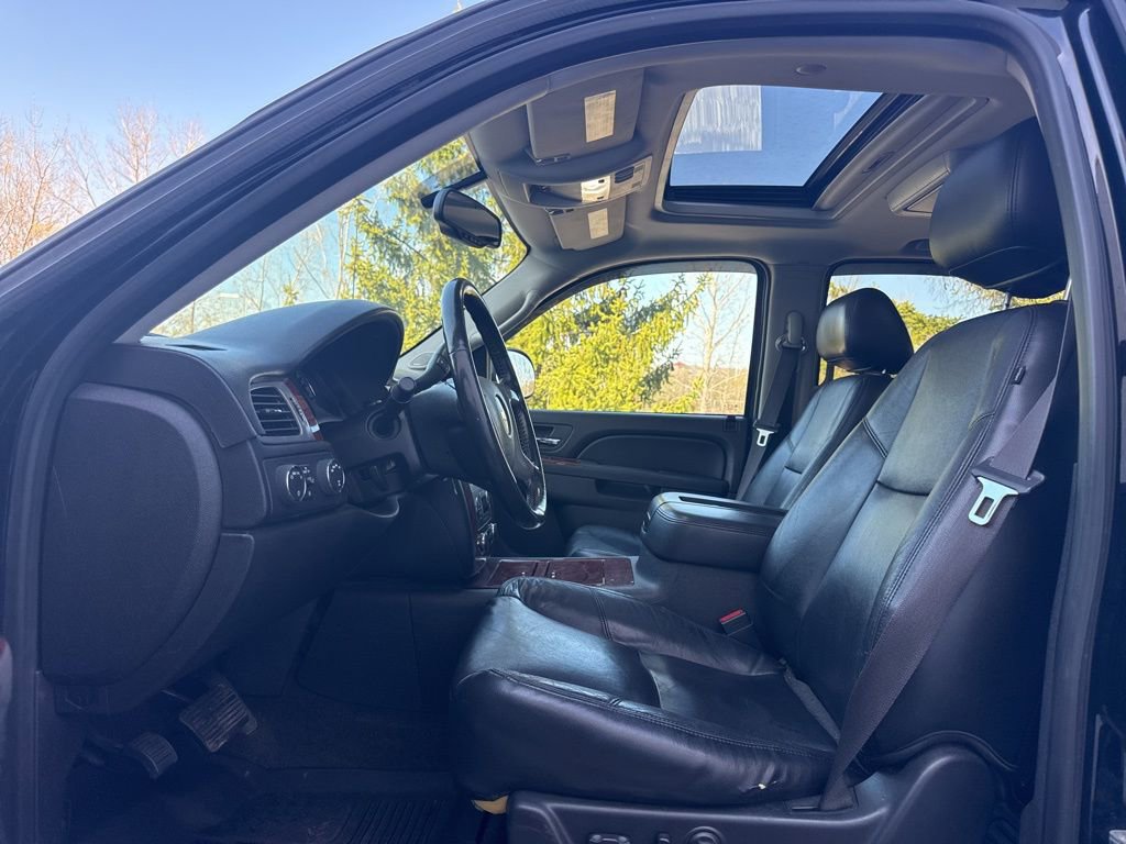 Used 2013 Chevrolet Avalanche LTZ AWD/4WD image 12