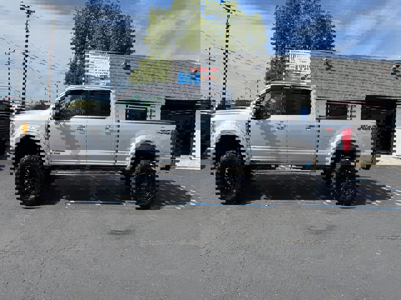 Used 2017 Ford F350 XLT w/ XLT Premium Package image 7