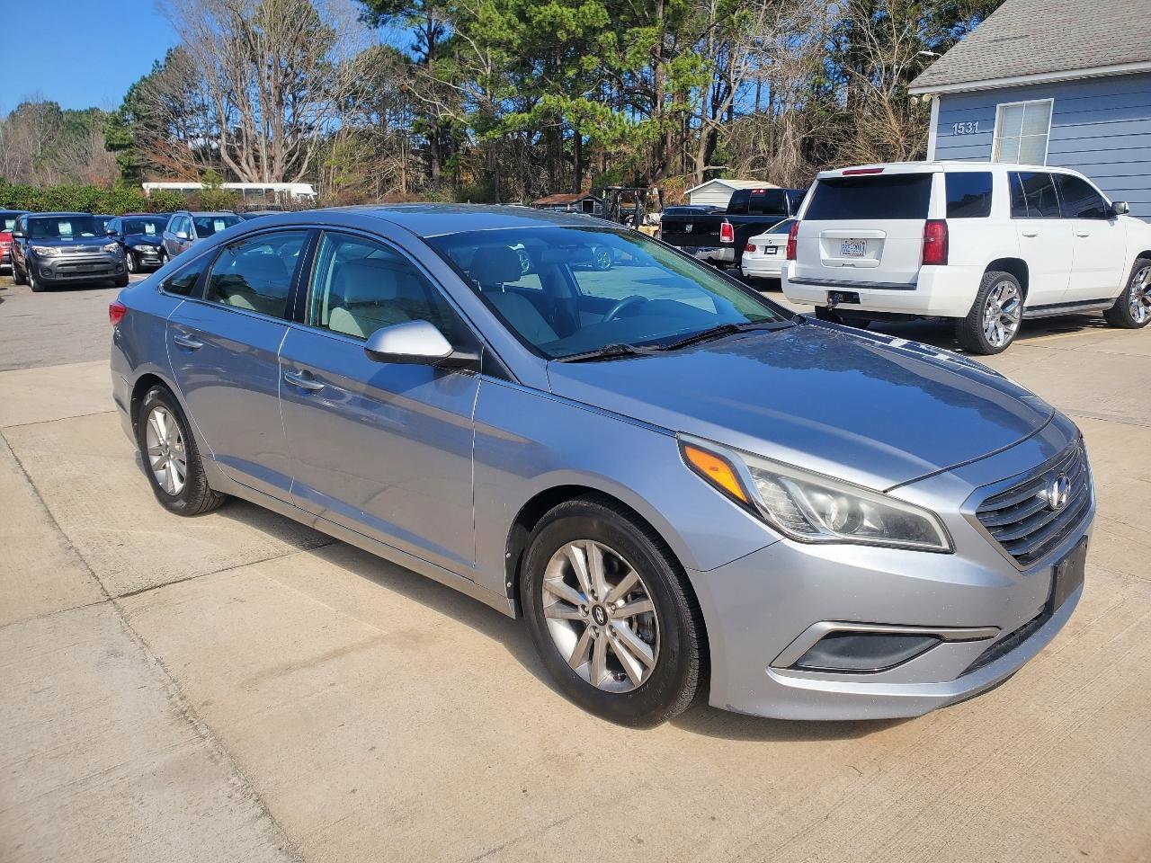 Used 2017 Hyundai Sonata SE image 3