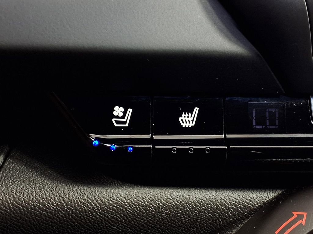Used 2017 Chevrolet Camaro SS RWD image 16