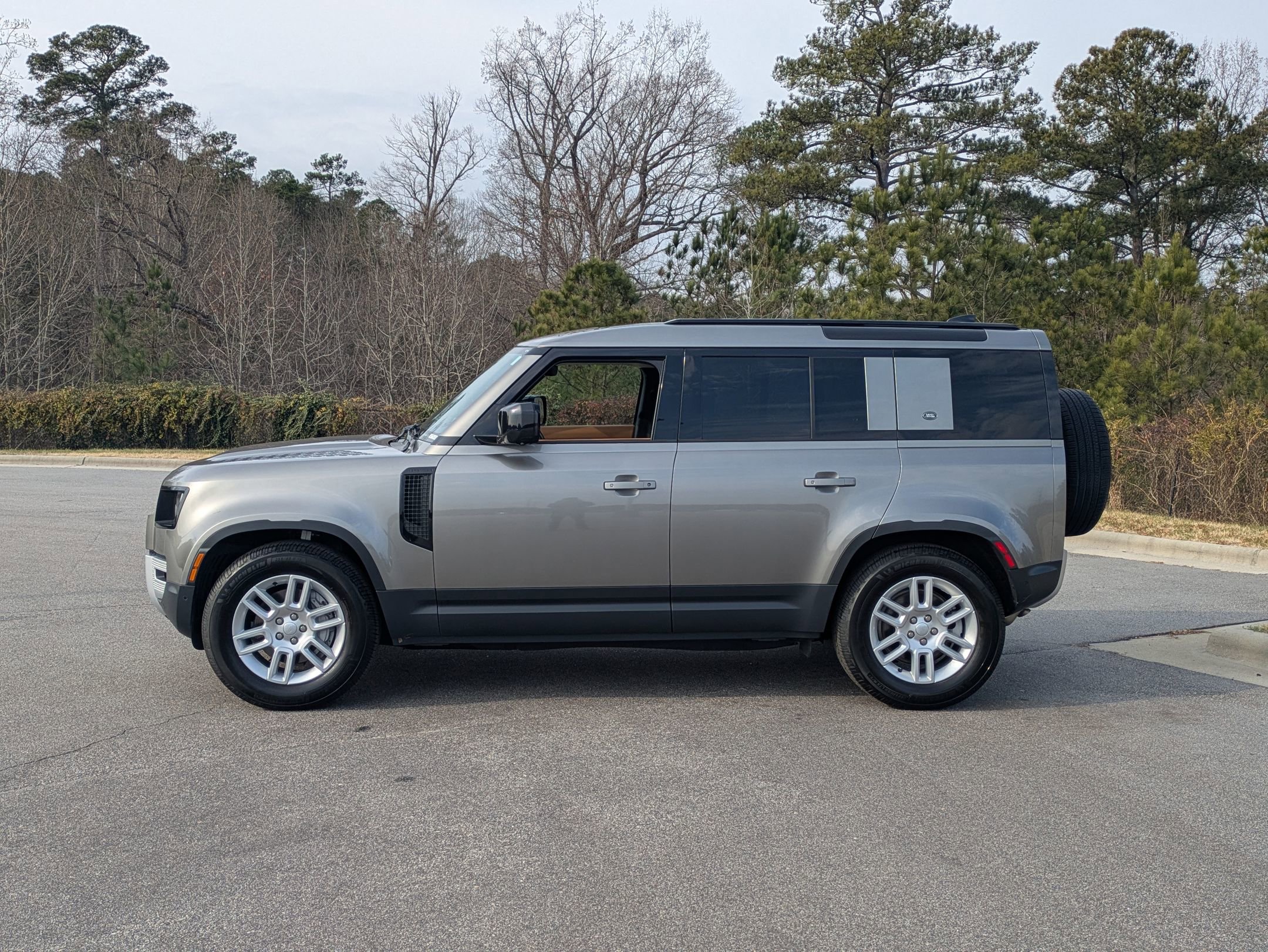 Certified 2024 Land Rover Defender 110 S image 8