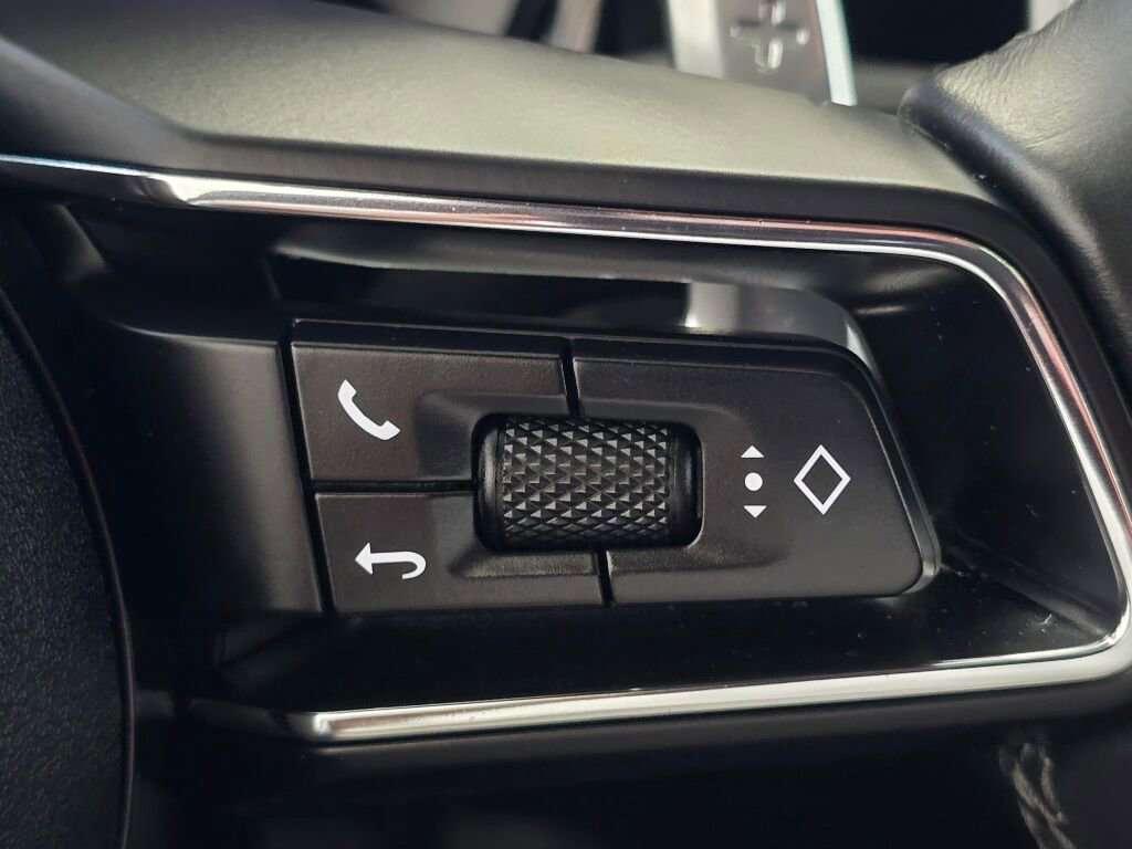 Certified 2024 Porsche Macan image 46