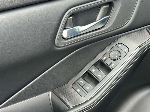 Certified 2024 Nissan Rogue SV image 24