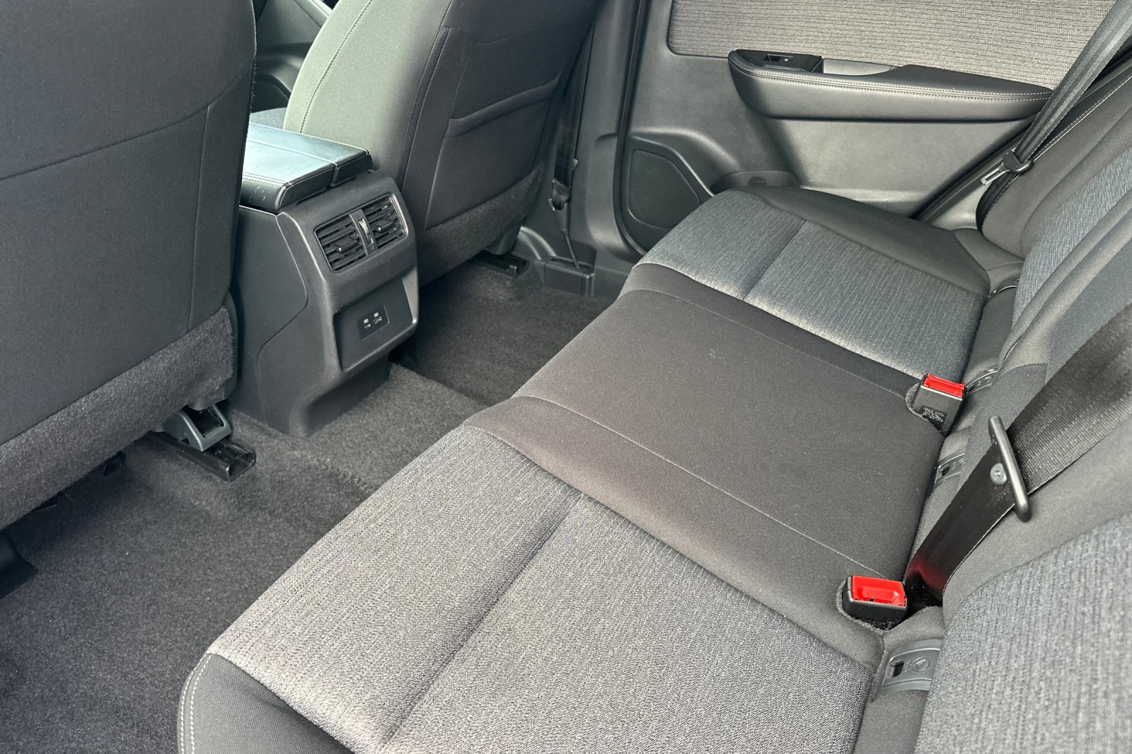 Used 2023 Nissan Rogue SV image 12