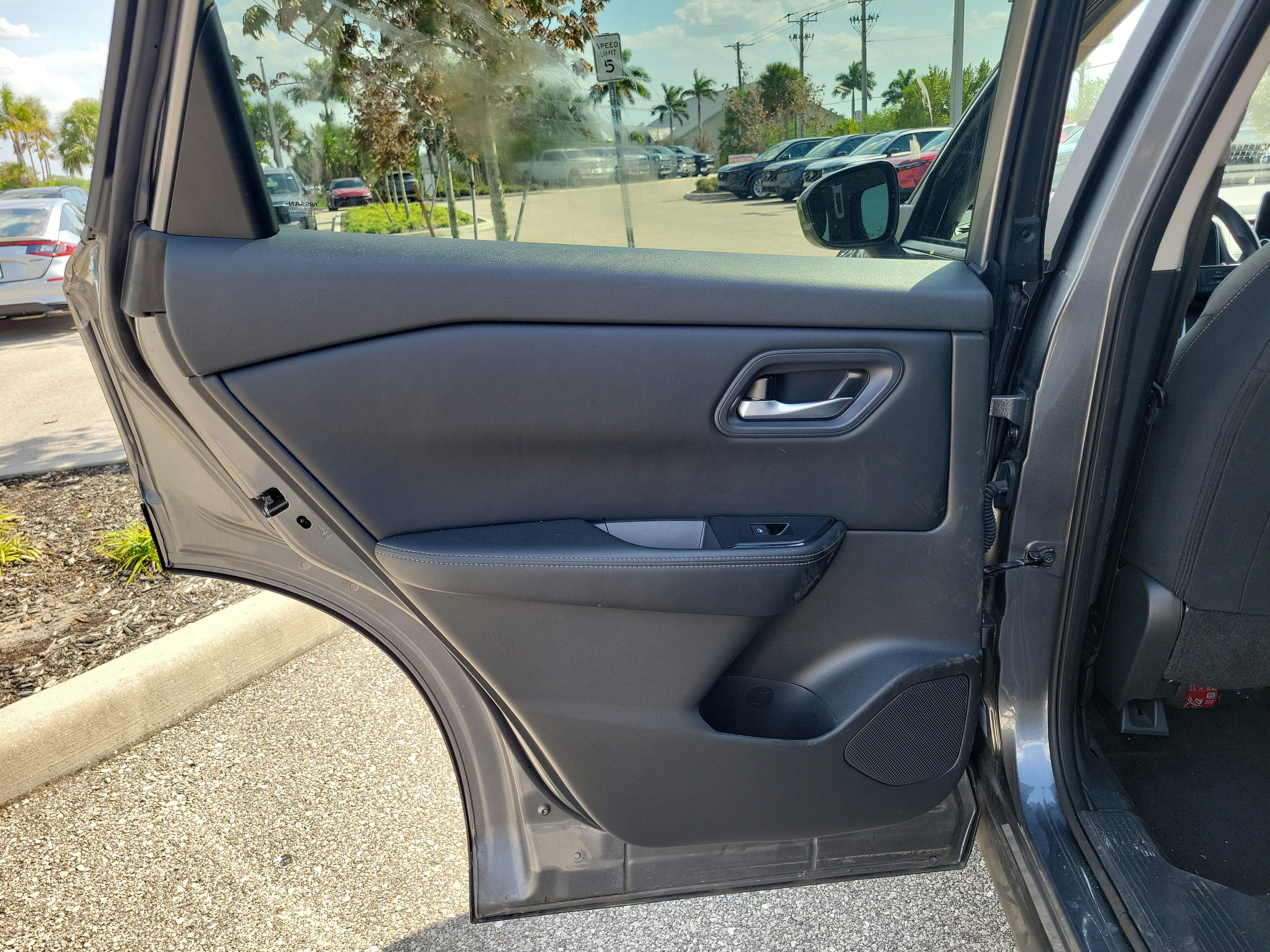 Used 2024 Nissan Rogue SV image 14