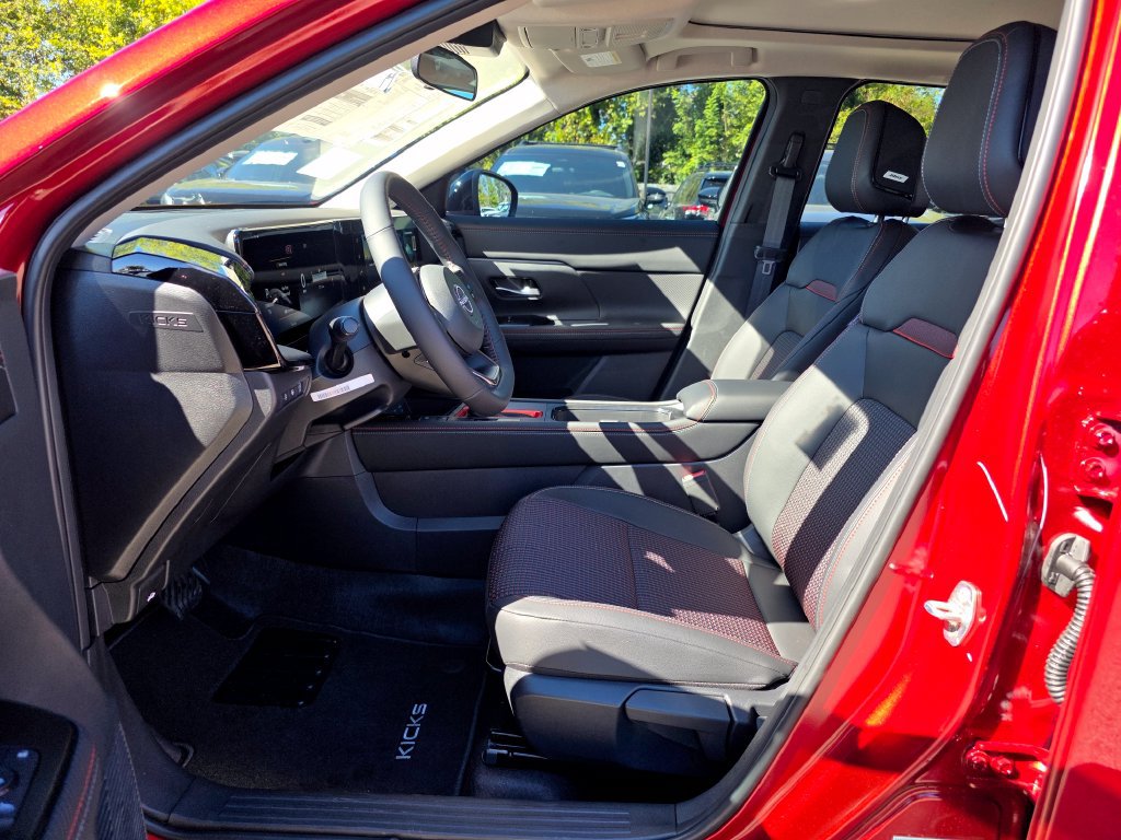 New 2027 Nissan Kicks SR w/ SR Premium Package FWD image 16