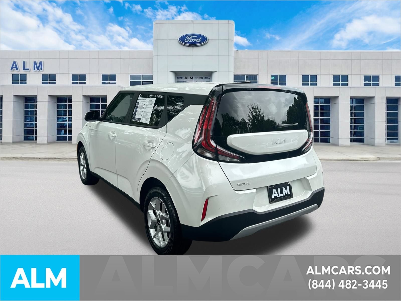 Used 2025 Kia Soul LX w/ LX Technology Package FWD image 8