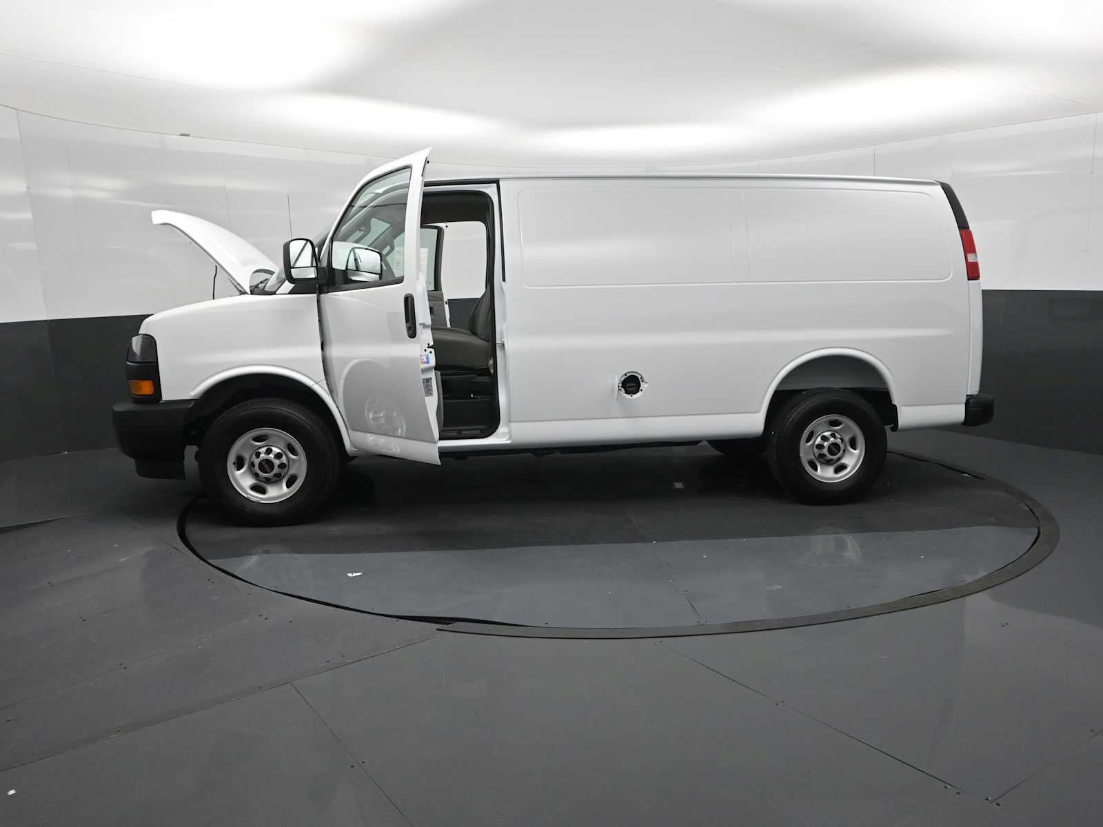 New 2026 GMC Savana 3500 w/ Driver Convenience Package RWD image 29