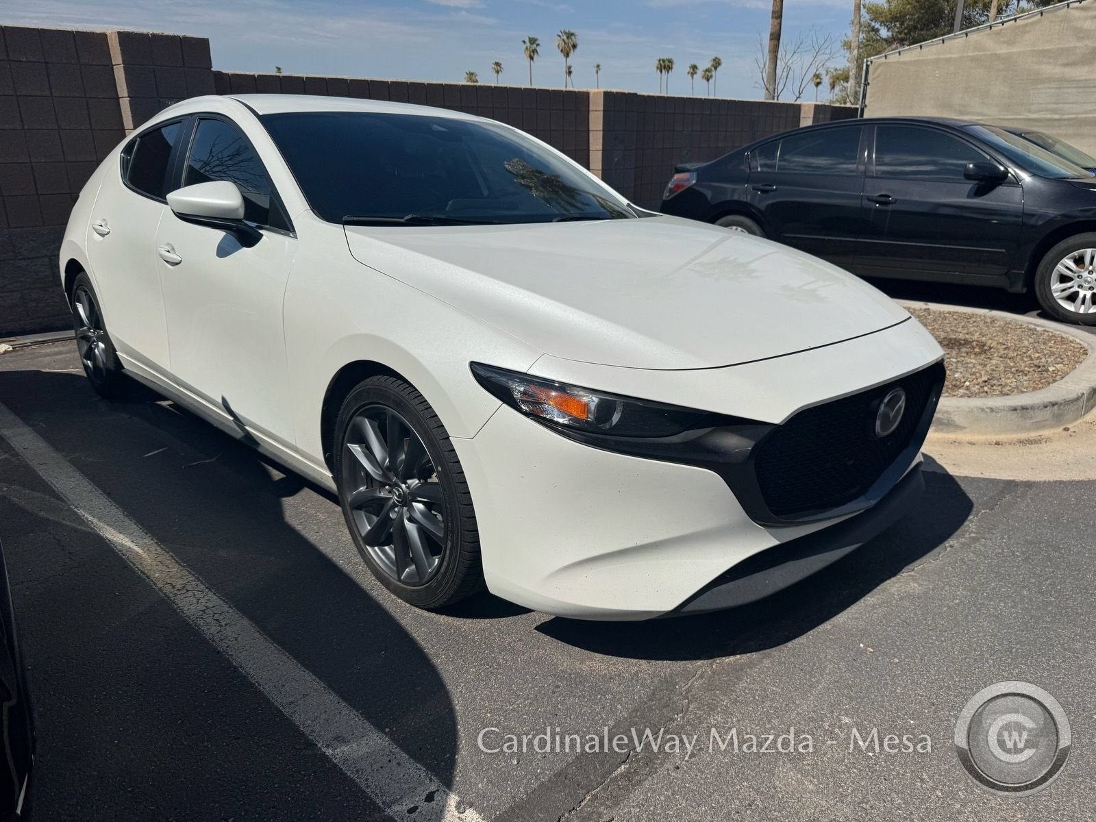 Used 2019 MAZDA MAZDA3 Hatchback w/ Preferred Package FWD image 2