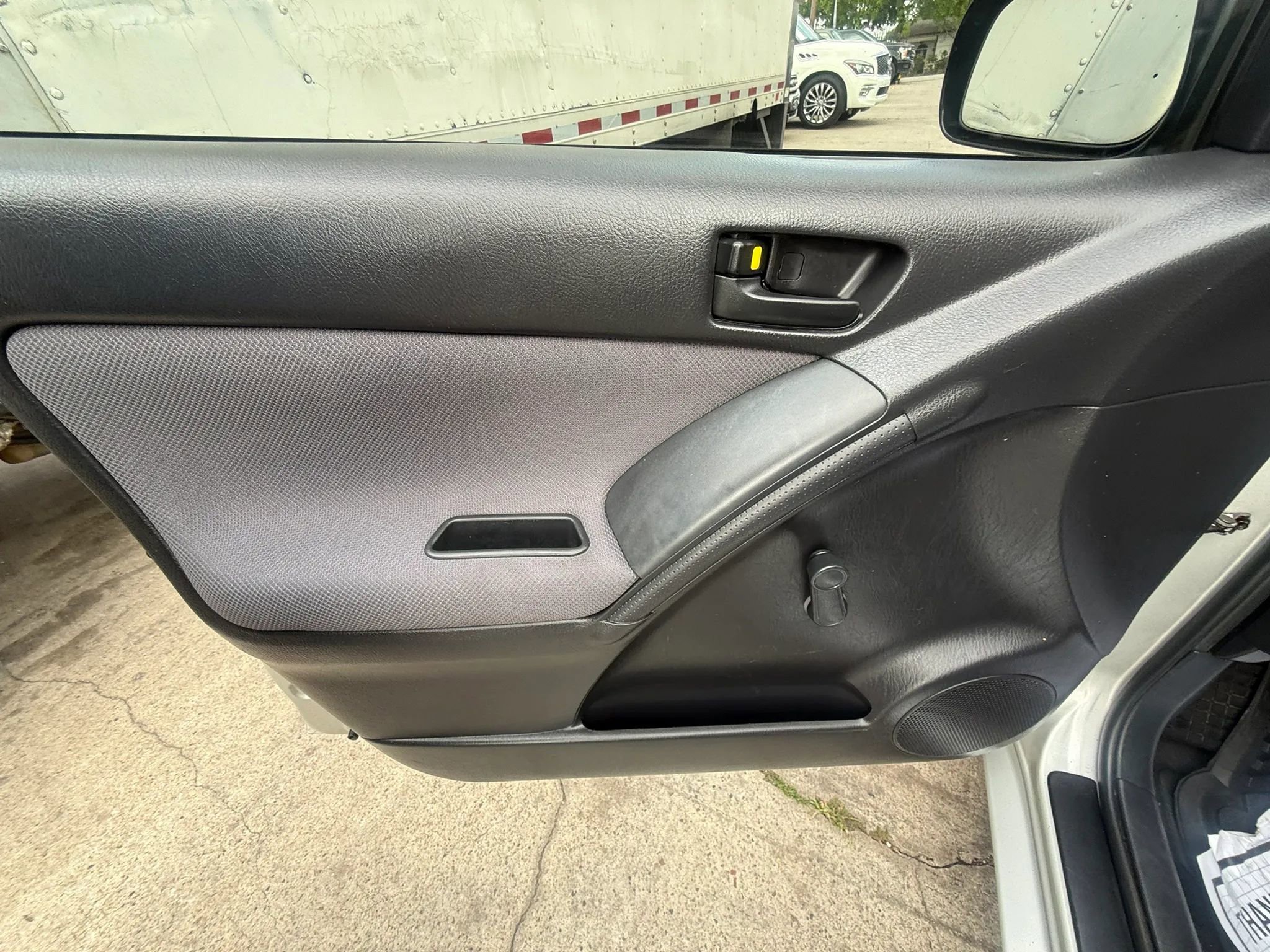 Used 2004 Toyota Matrix FWD image 19