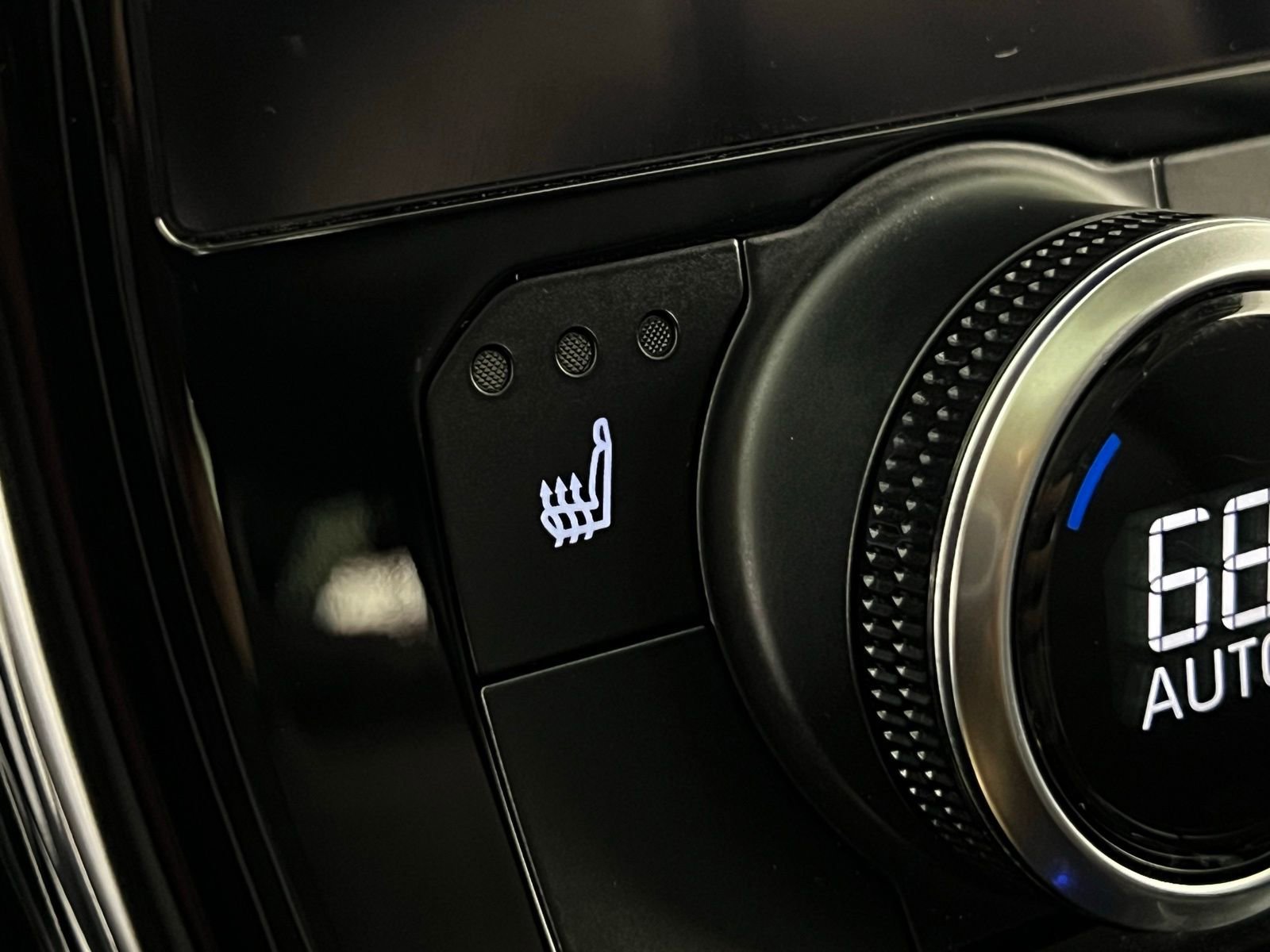 Certified 2023 Toyota Highlander XLE image 20