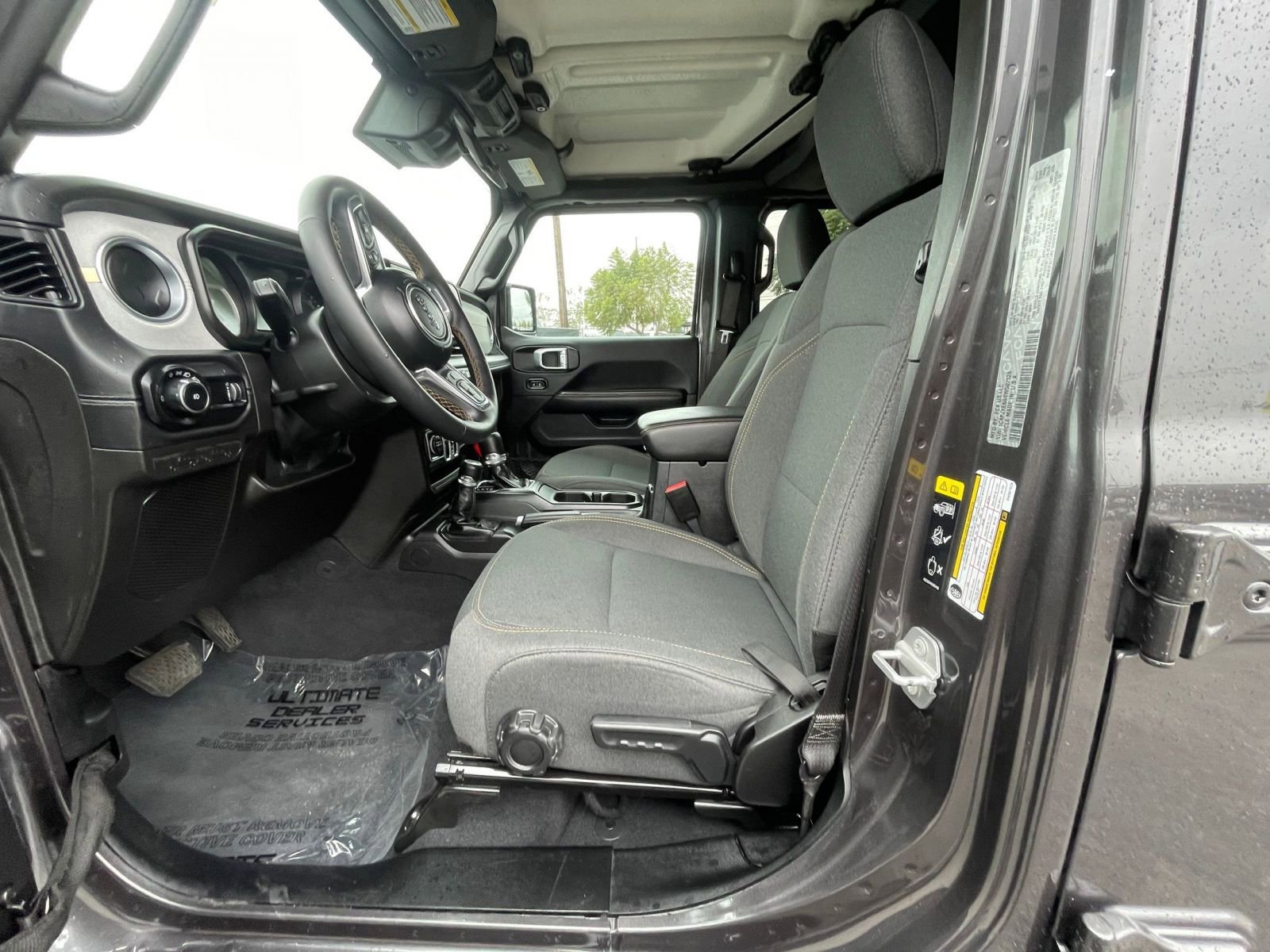 Used 2025 Jeep Wrangler Sahara image 27