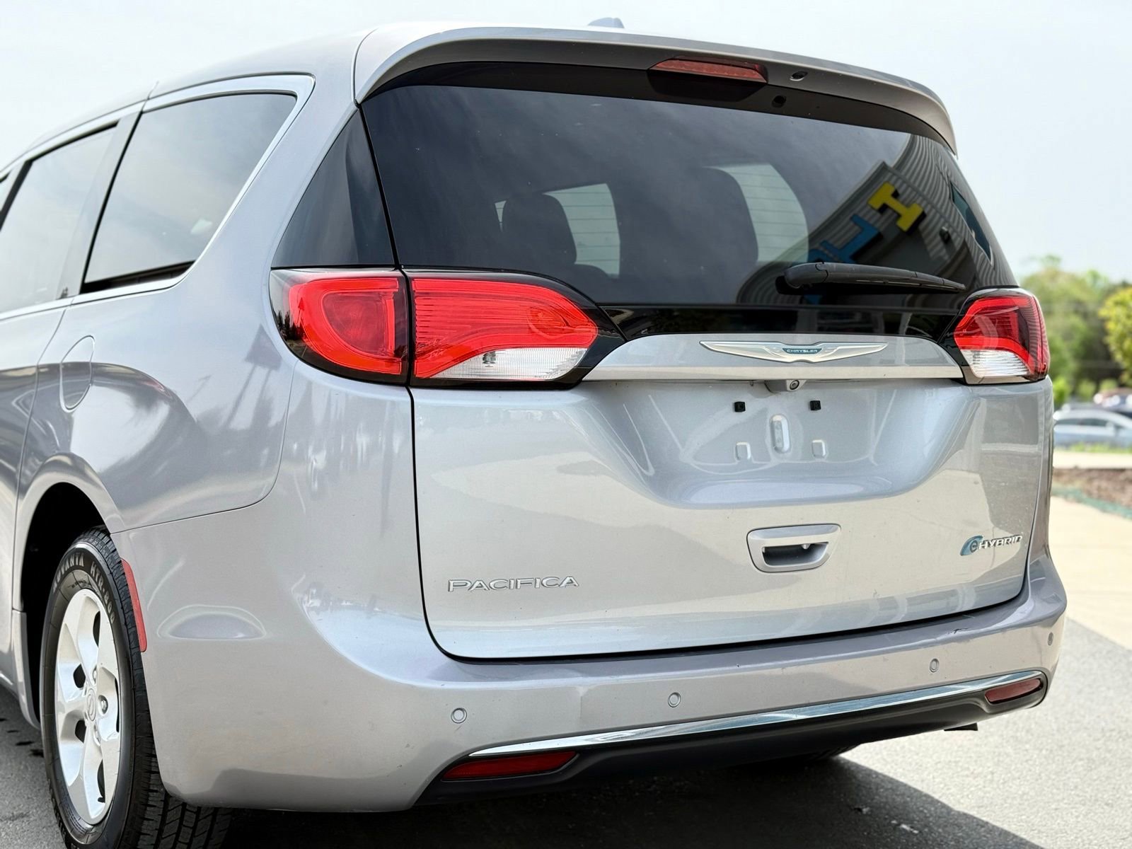Used 2018 Chrysler Pacifica Touring Plus image 4