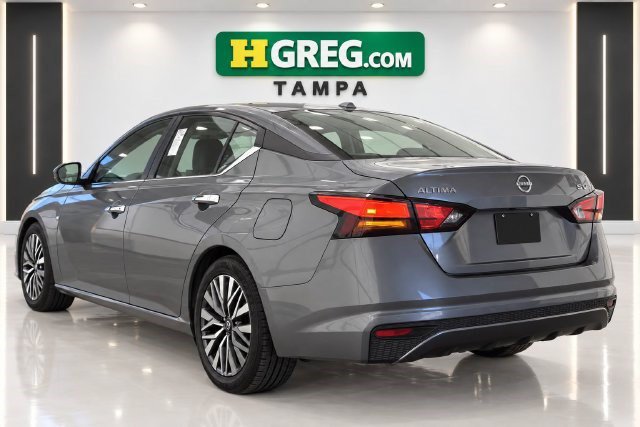 Used 2023 Nissan Altima 2.5 SV FWD image 2