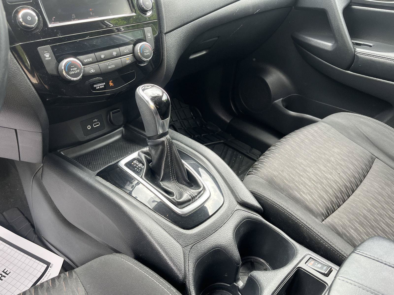 Used 2018 Nissan Rogue SV AWD/4WD image 26