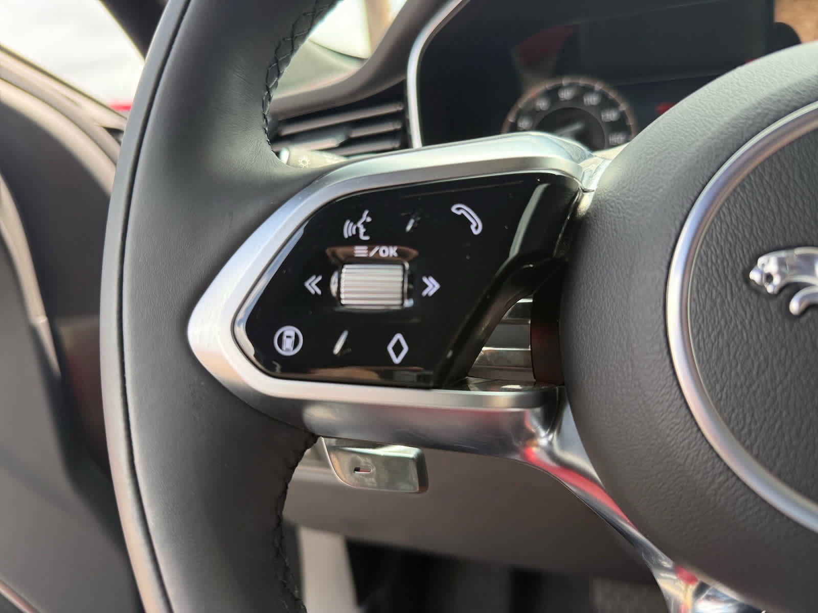 Used 2026 Jaguar F-PACE R-Dynamic S AWD/4WD image 23