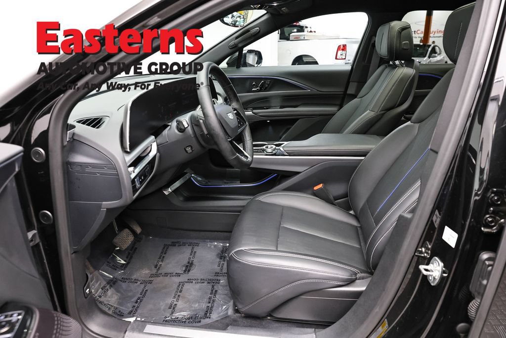 Used 2025 Cadillac Lyriq Luxury AWD/4WD image 14