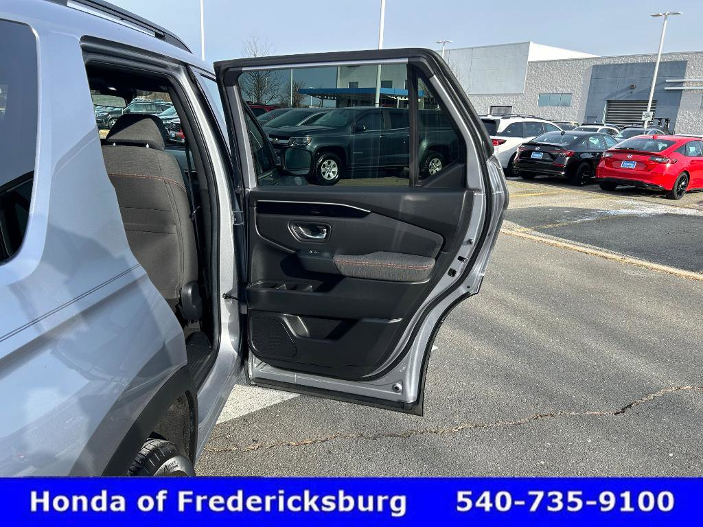 Certified 2024 Honda Pilot Sport image 27